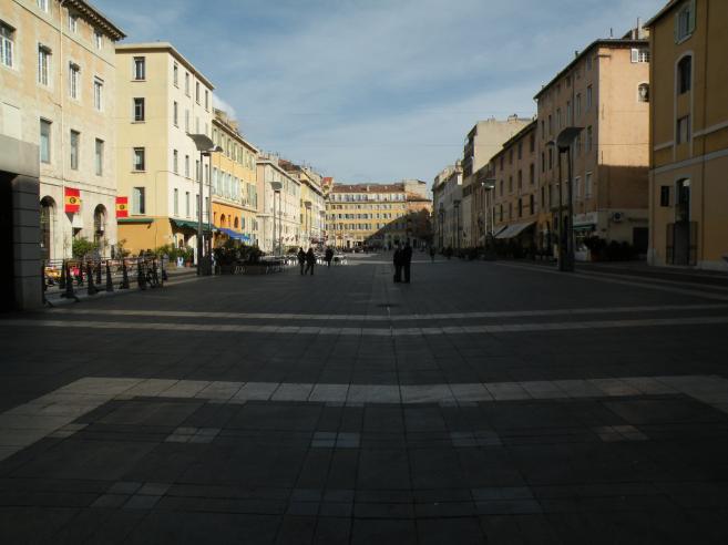 zone piétonne, Cours Honoré d'Estienne d'Orves 